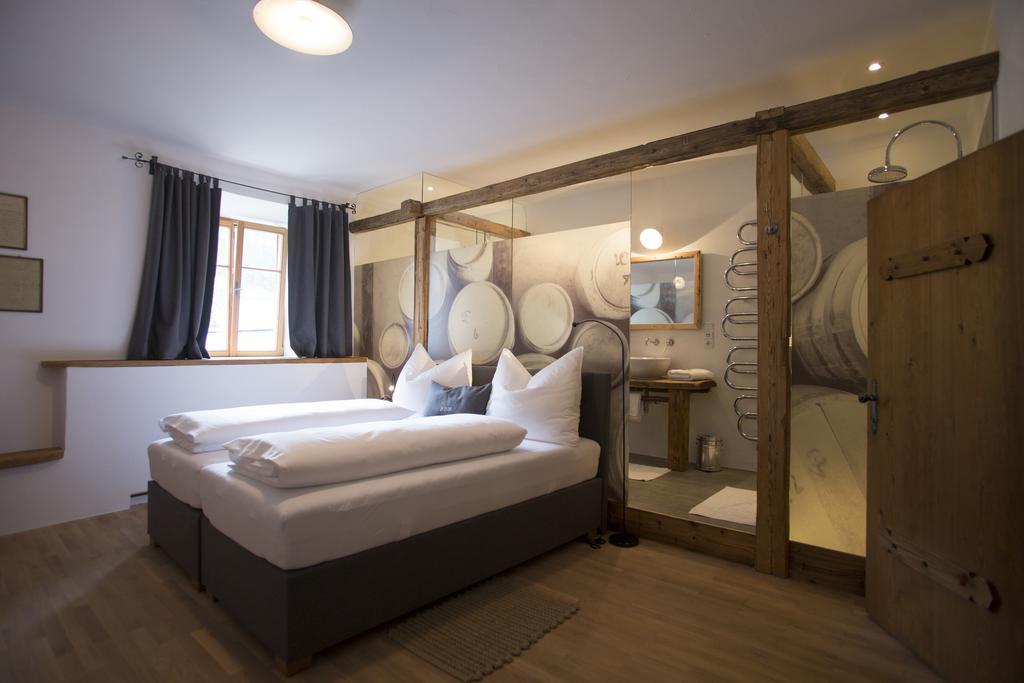 Hotel & Gourmetwirtshaus Kirchenwirt Seit 1326 Leogang Rom bilde